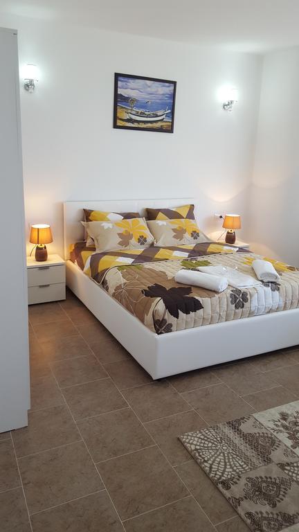 Apartments Sirena Ulcinj Buitenkant foto